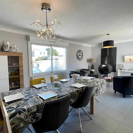 Casa de Férias Maison Spacieuse Avec Piscine Privée Et Jardin à Jean De Monts - Fr-1-323-381 Saint-Jean-de-Monts