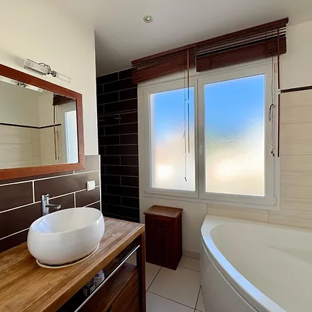 Maison Spacieuse Avec Piscine Privee Et Jardin A Jean De Monts - Fr-1-323-381