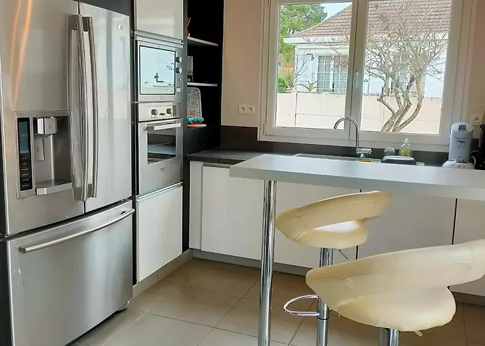 Maison Spacieuse Avec Piscine Privée Et Jardin à Jean De Monts - Fr-1-323-381