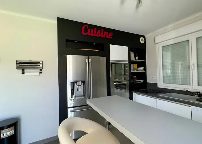 Casa de Férias Maison Spacieuse Avec Piscine Privée Et Jardin à Jean De Monts - Fr-1-323-381