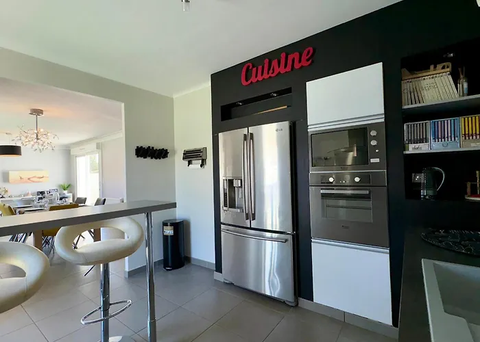 Casa de Férias Maison Spacieuse Avec Piscine Privée Et Jardin à Jean De Monts - Fr-1-323-381