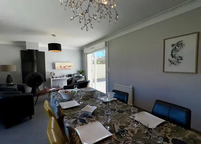 Casa de Férias Maison Spacieuse Avec Piscine Privée Et Jardin à Jean De Monts - Fr-1-323-381 *